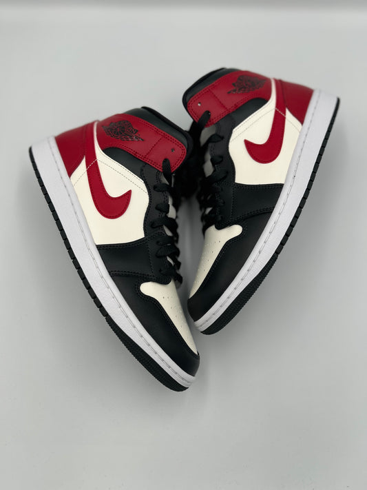 Air Jordan 1 MiD